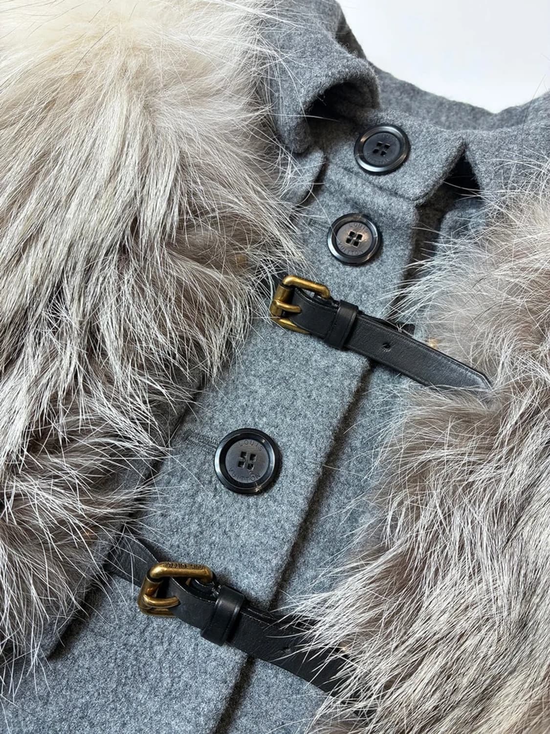 루이비통 10's 울 폭스퍼 프릴 코트 PN8181 상품이미지5