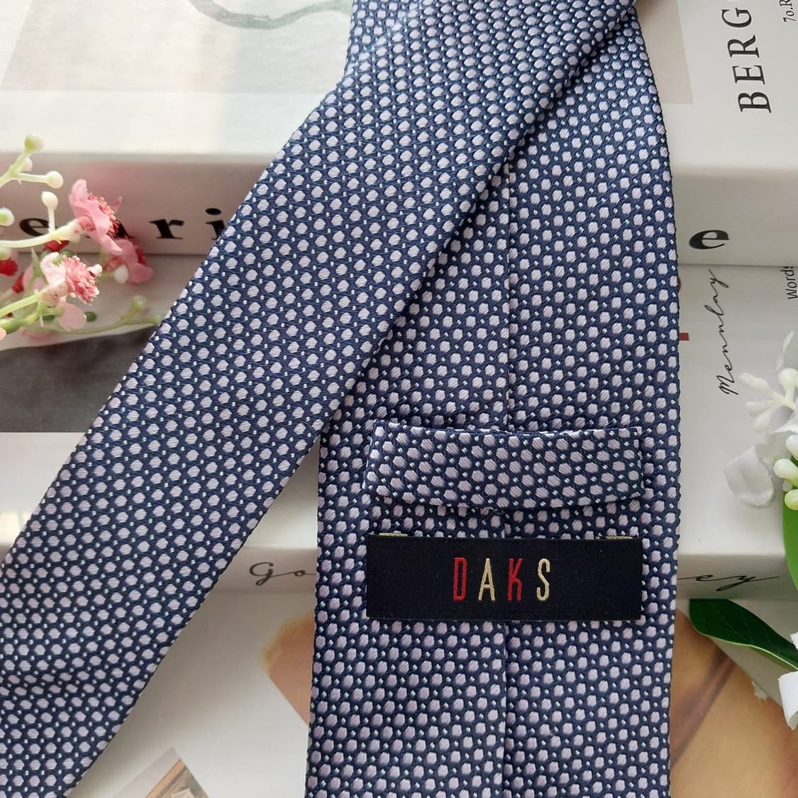 닥스 실크 네이비 도트 패턴 넥타이 8cm 슬림 A+등급 K2115
 상품이미지4