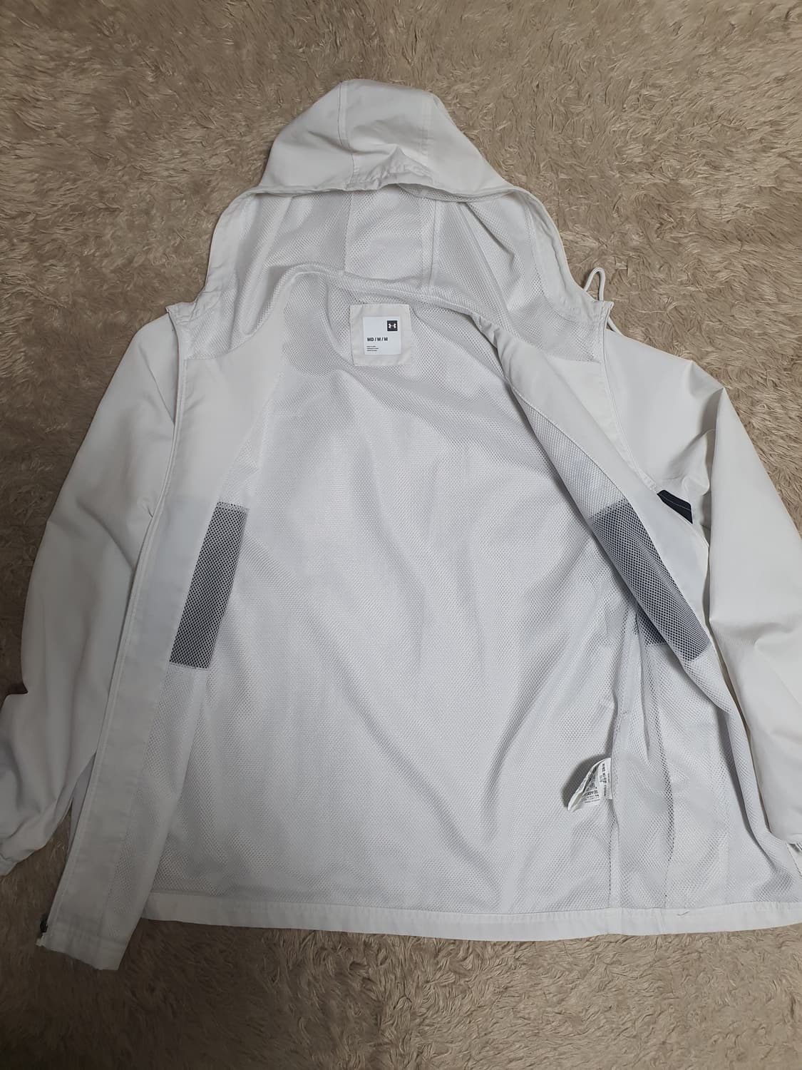 언더아머 바람막이 상태좋고깨끗해요 사이즈  95 상품이미지2