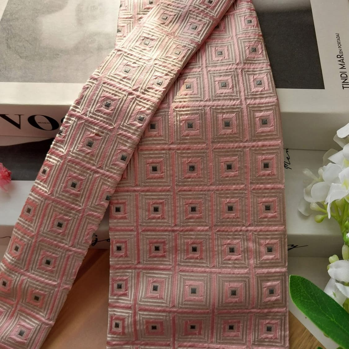 휴고보스 실크 핑크 기하 자카드 넥타이 9.7cm A등급 K1565
 상품이미지3