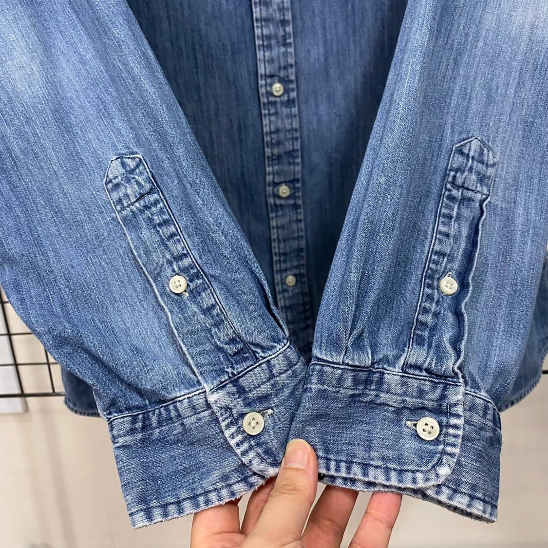 폴로 랄프로렌 QR신형 클래식핏 데님 셔츠 상품이미지5