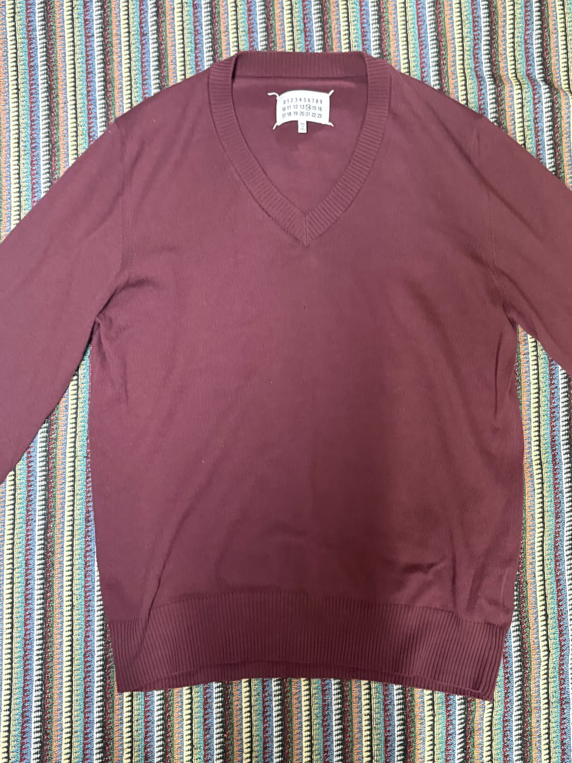 마르지엘라 엘보우 패치 브이넥 니트 버건디 상품이미지2