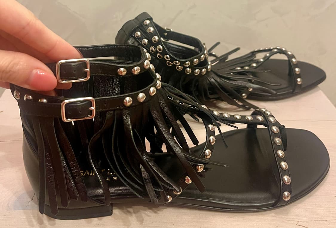 생 로랑Saint Laurent스터드 프린지 가죽 플랫 샌들 (36.5) 상품이미지6