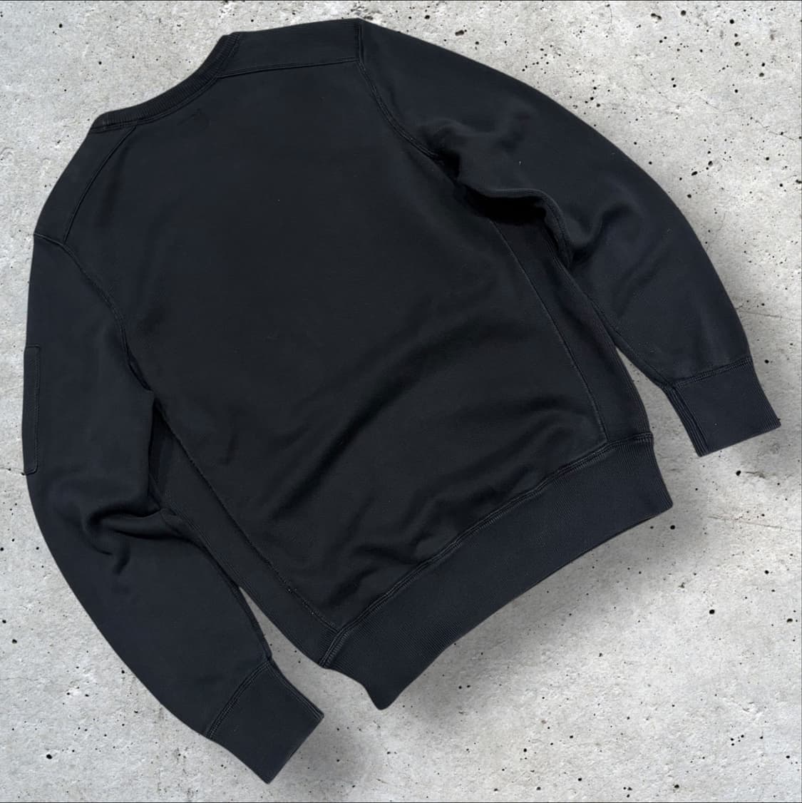 [95] 씨피컴퍼니 니트 레귤러핏 블랙 렌즈 와펜 맨투맨 C125 상품이미지2