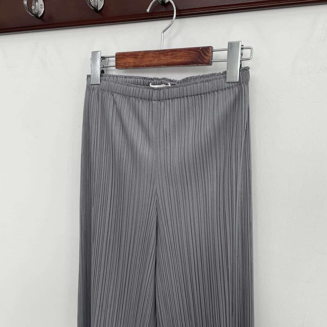 플리츠플리즈 그레이 팬츠 상품이미지3