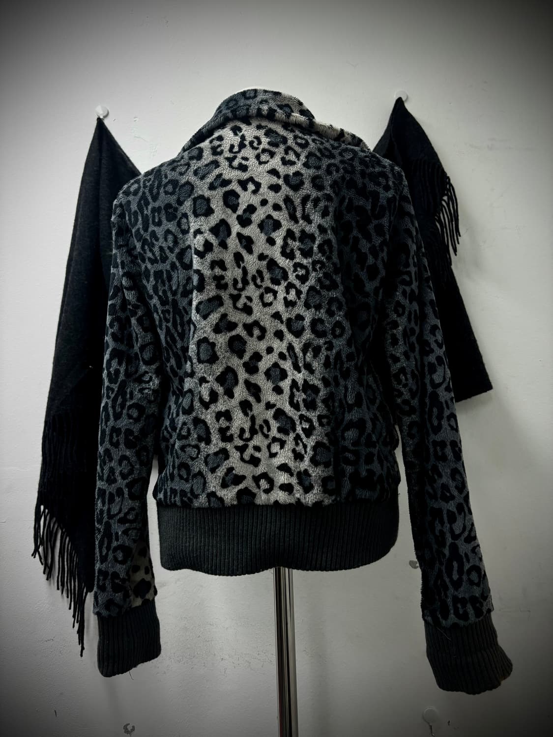 “Vintage” Black Leopard 2-way Fleece Zip 상품이미지10