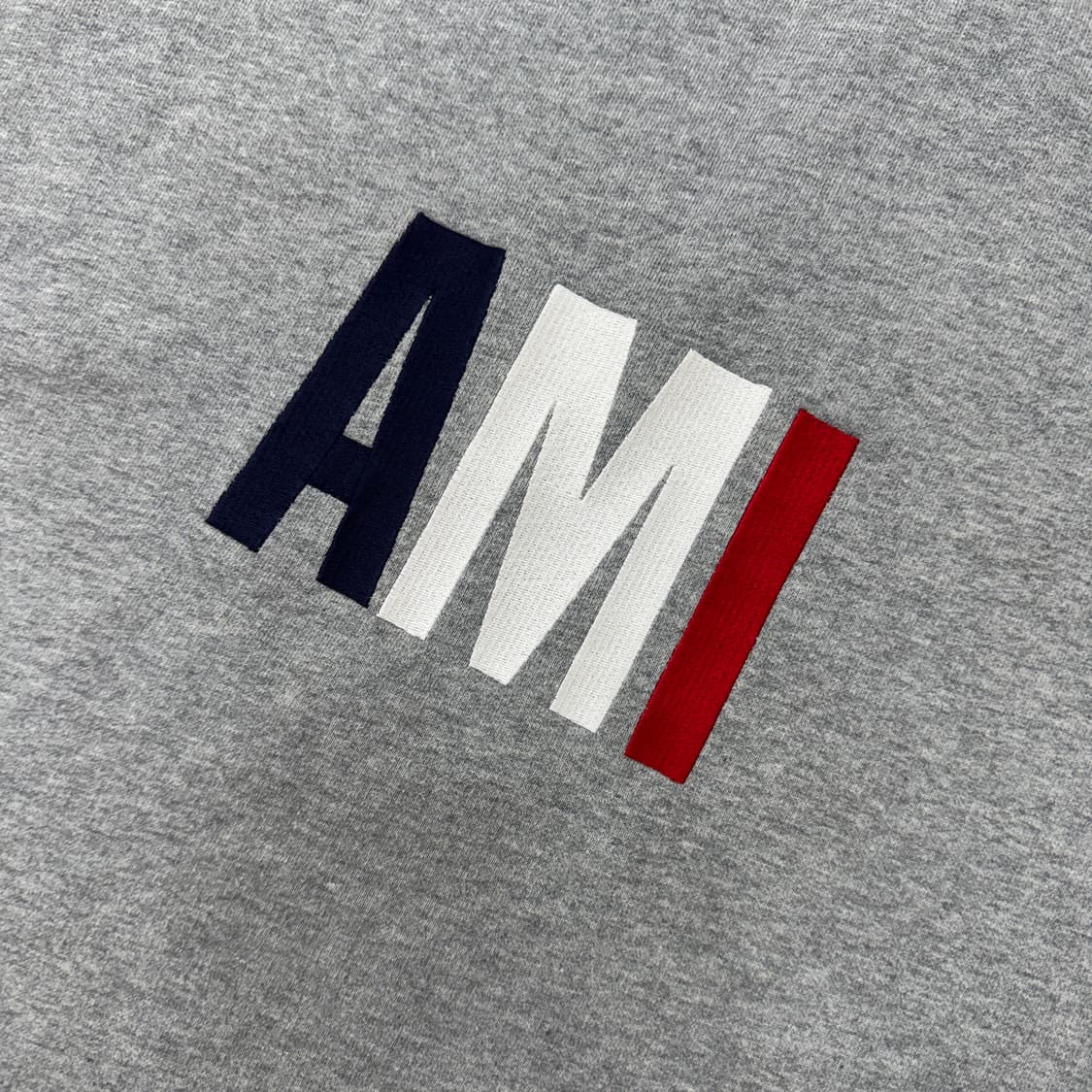 L ami 아미 자수로고 맨투맨 티셔츠  상품이미지3