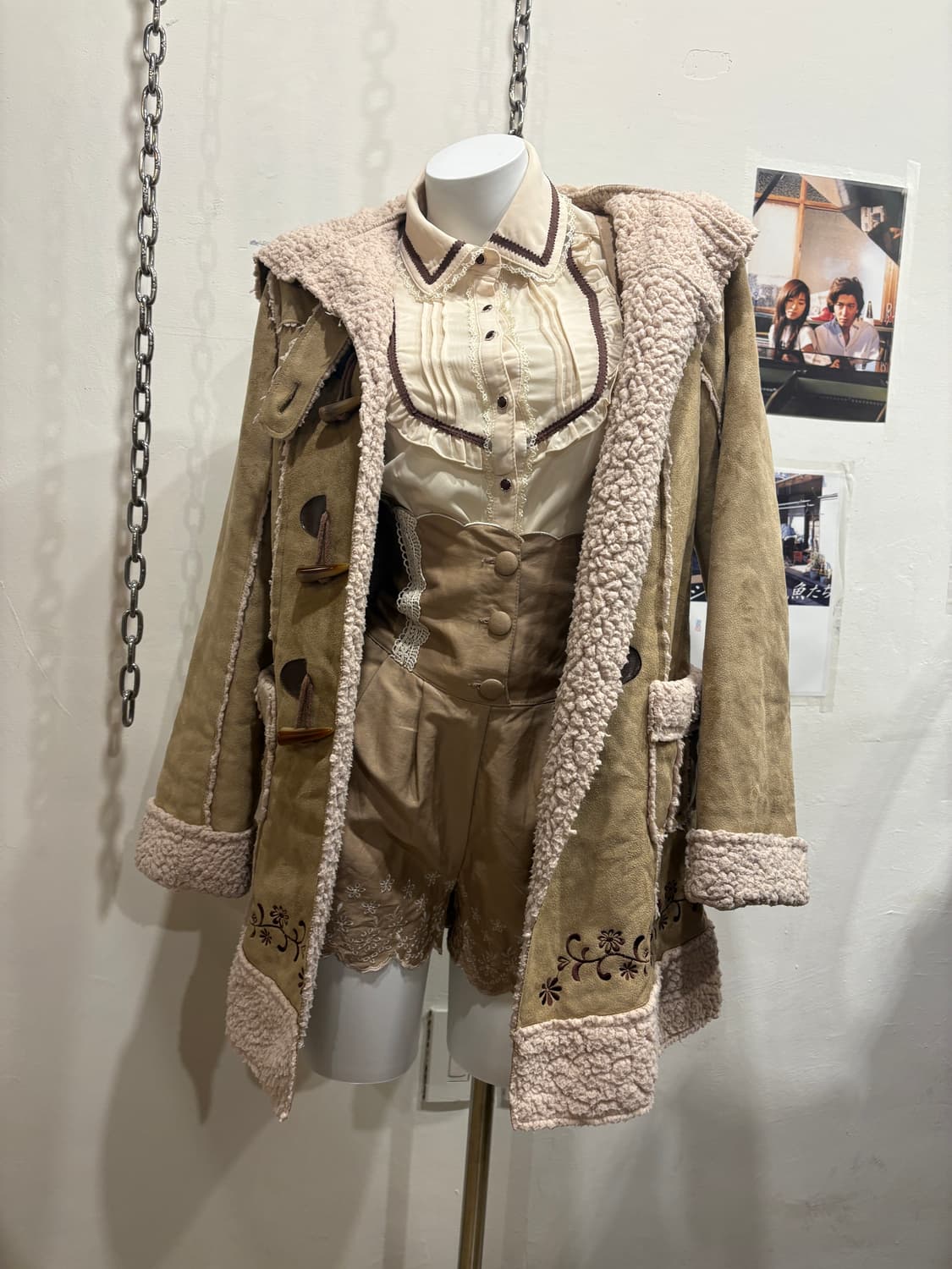 axes femme 엑시즈팜 브라운 라인 아이보리 블라우스 상품이미지5