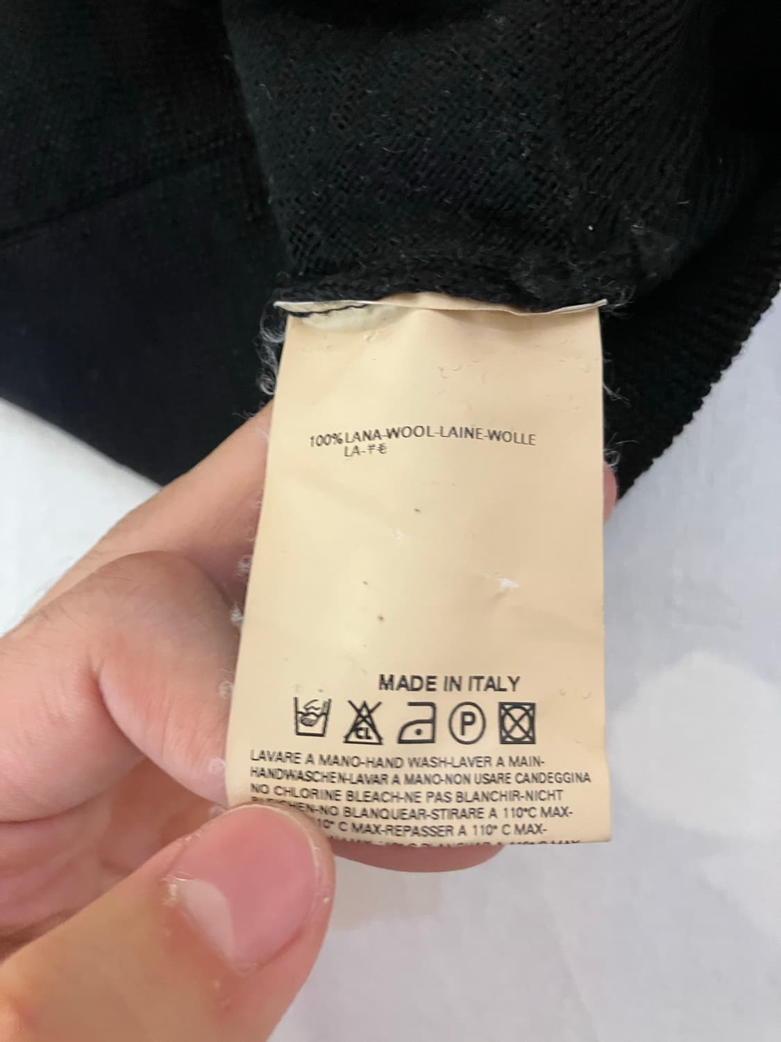 비비안 웨스트우드 레드라벨 딱붙핏 브이넥 울 니트 블랙 상품이미지4