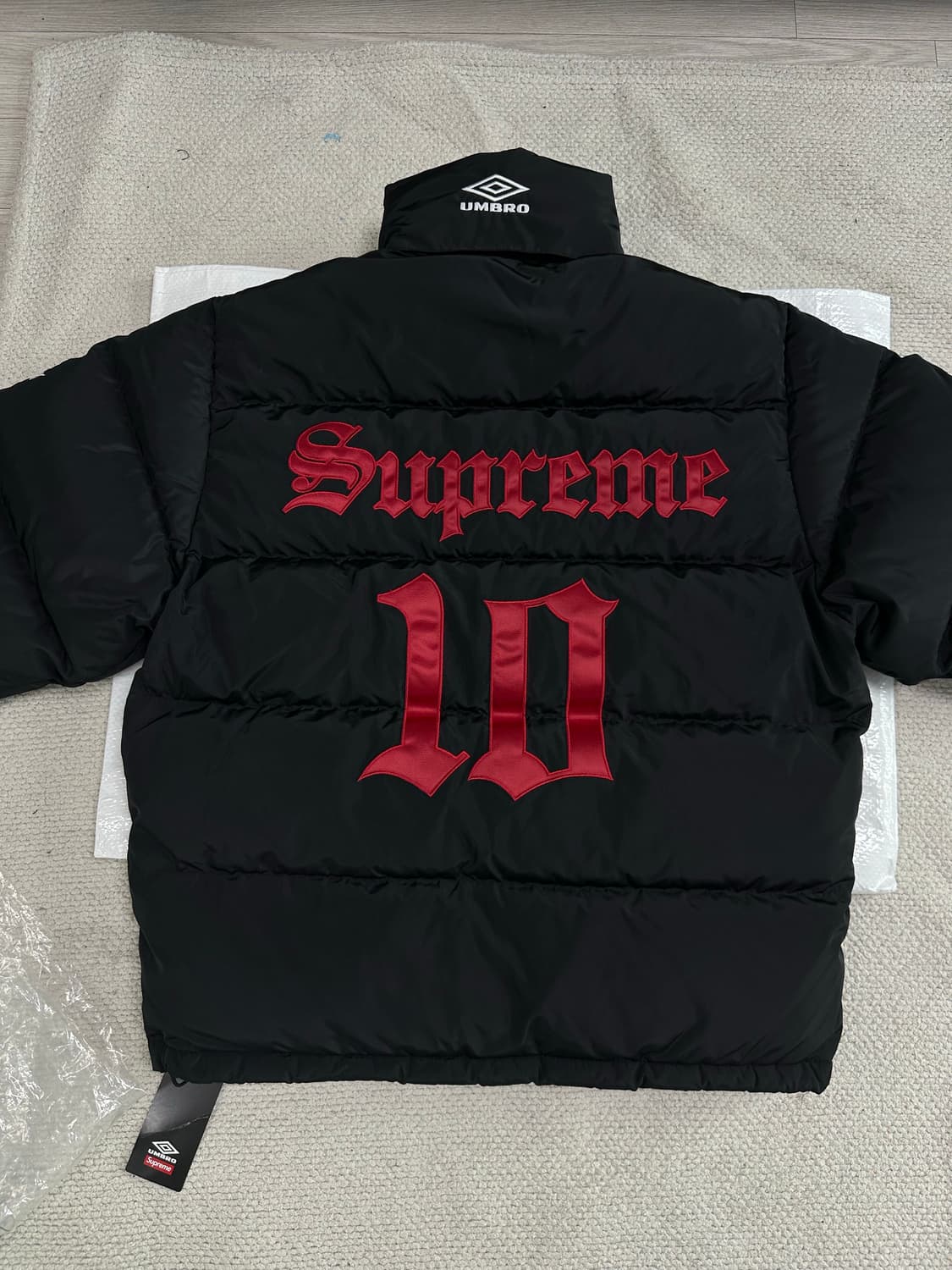 슈프림 엄브로 콜라보 다운 패딩 사이즈 S 상품이미지5