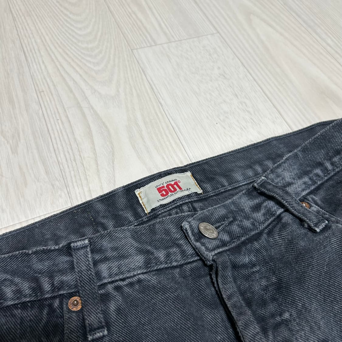 [W36 L30] 리바이스501 00s 스트레이트핏 흑청데님 상품이미지3