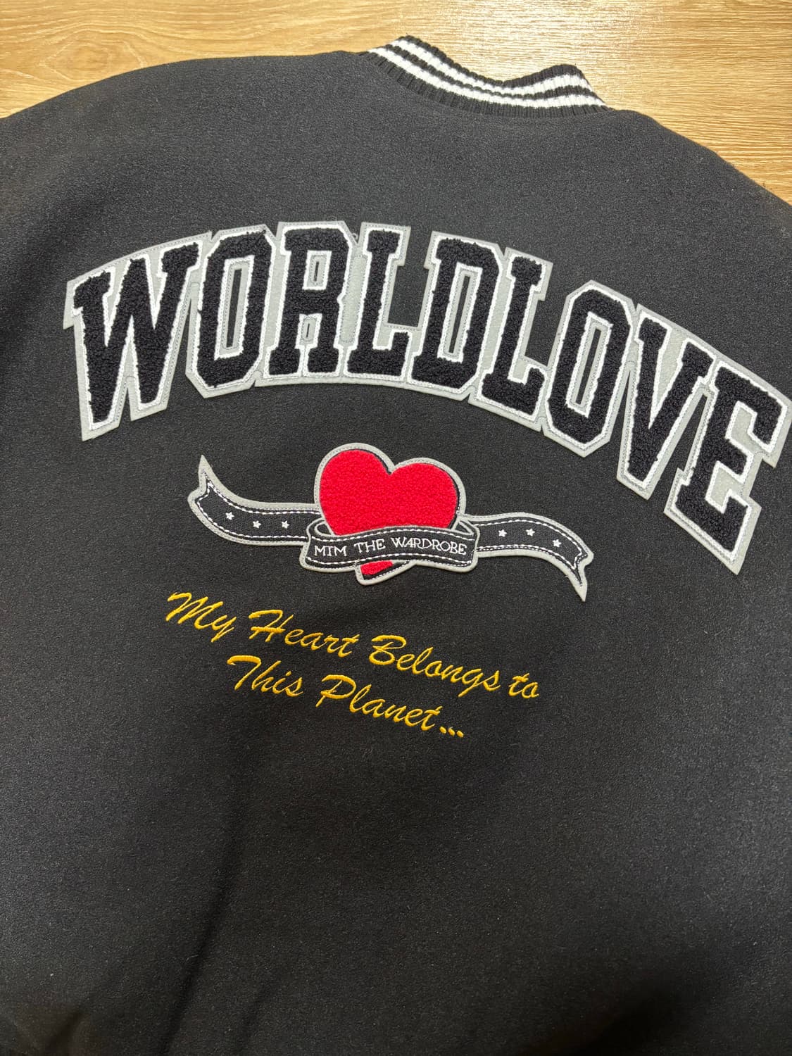 [M] 밈더워드로브 빅하트 바시티 블랙 상품이미지3