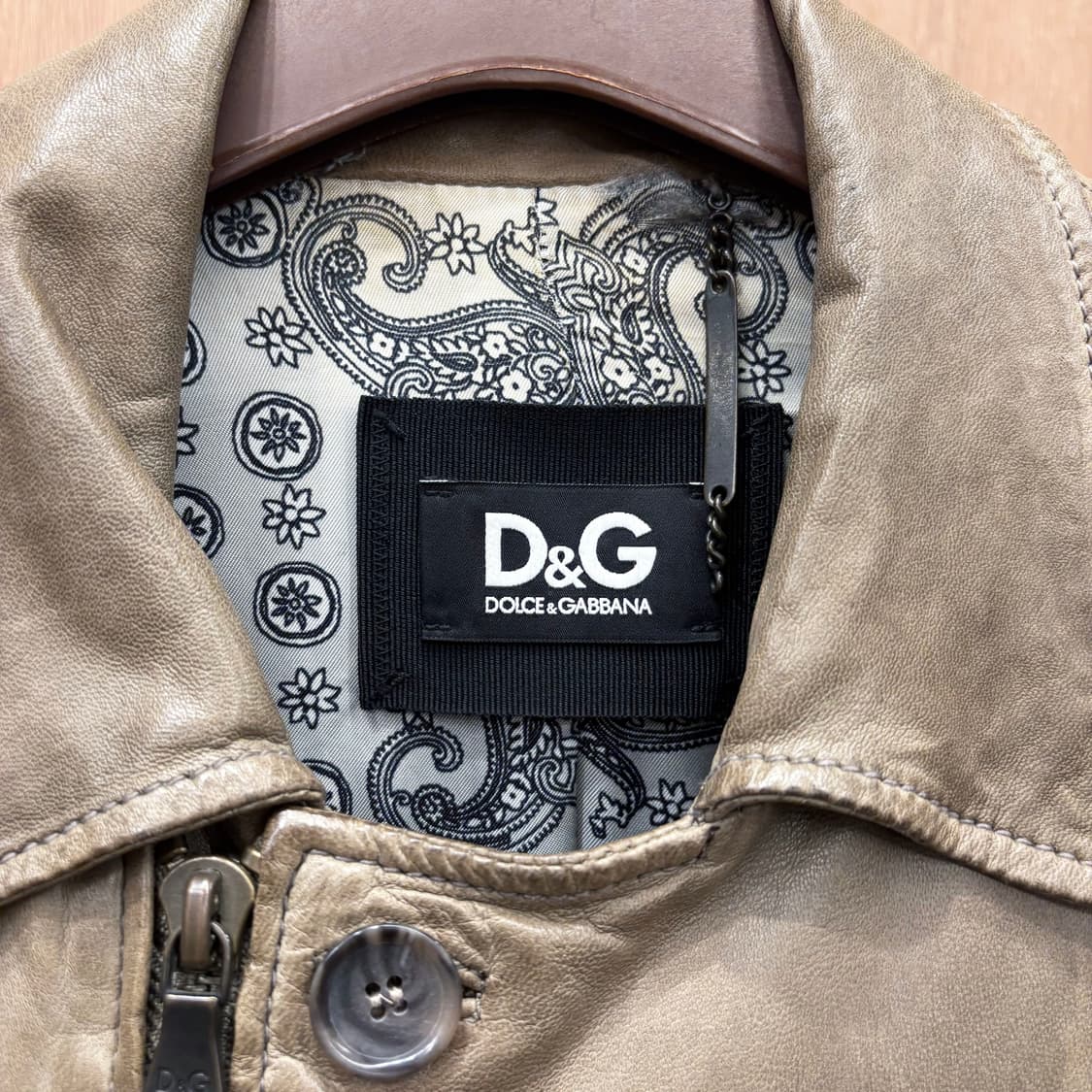 돌체앤가바나 레더 밀리터리 자켓 워싱 텍스처 어깨 견장 디테일 베이지 상품이미지6