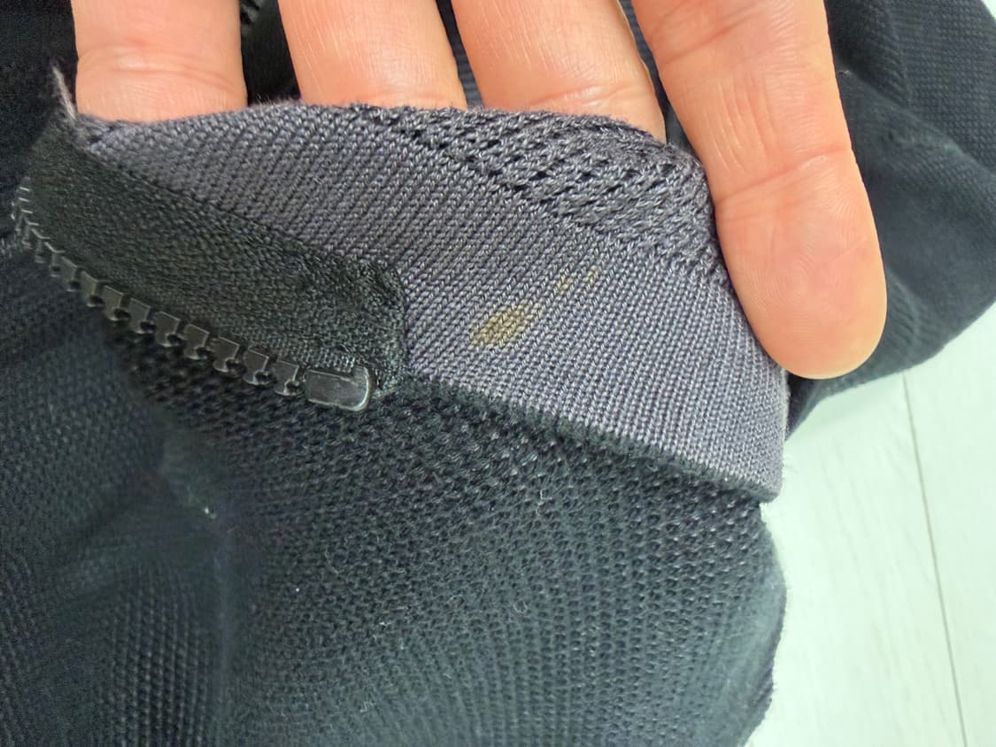 스톤아일랜드 니트 후드 집업 L 사이즈  블랙 색상  상태 9.5/10  상품이미지6