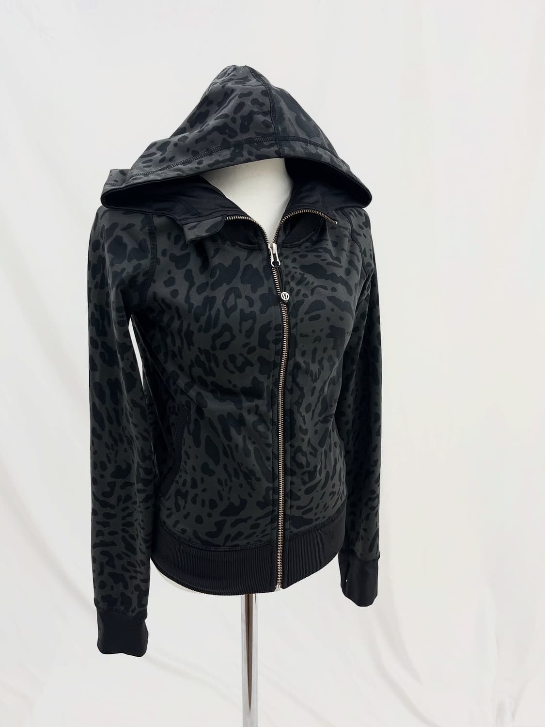 LULULEMON leopard hooded zip-up 상품이미지1