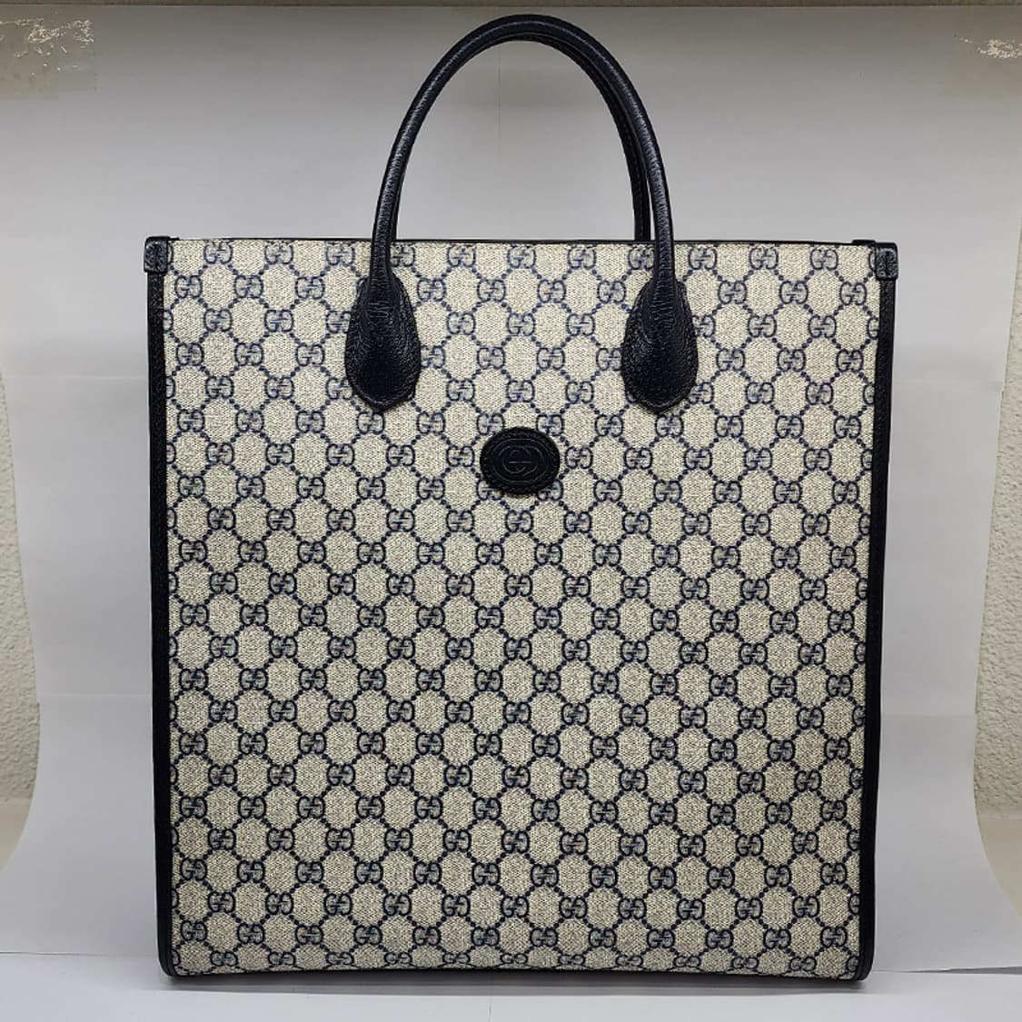 구찌 674155 인터로킹 G 미디움 토트백 상품이미지1