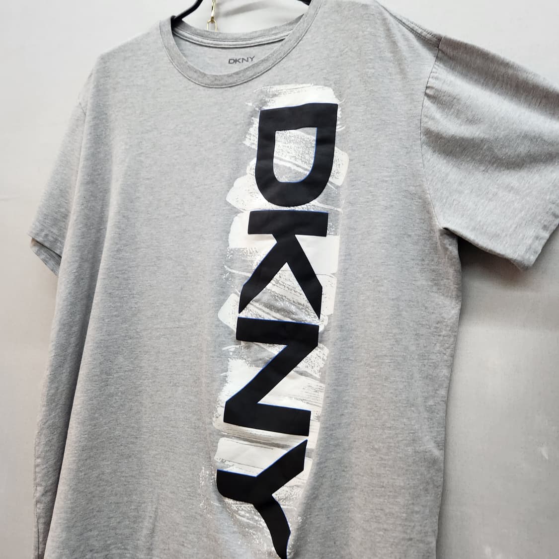 DKNY 빅 로고 프린팅 반팔티 XL 상품이미지2