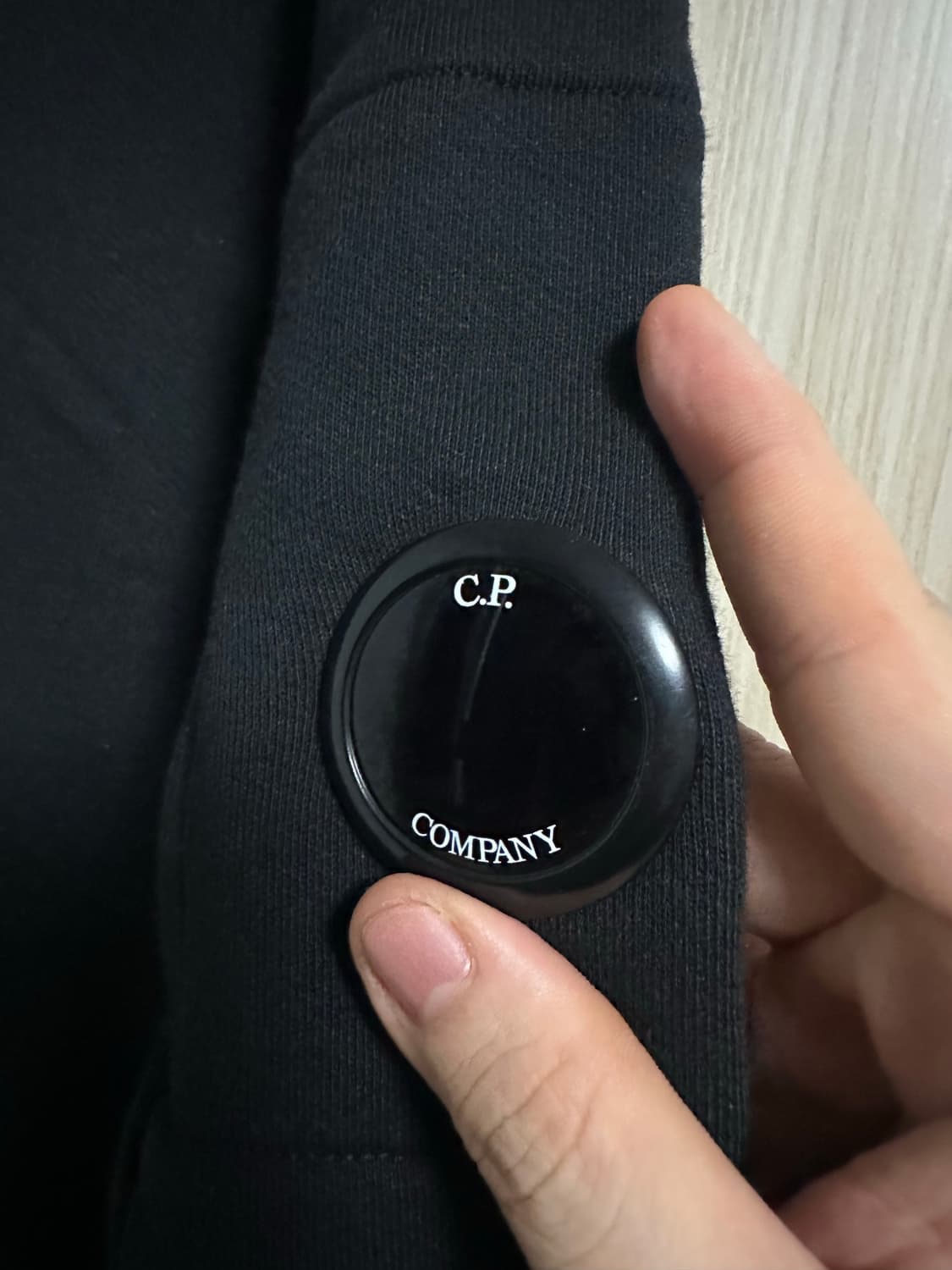 CP컴퍼니 블랙 렌즈 맨투맨 (L) 상품이미지2