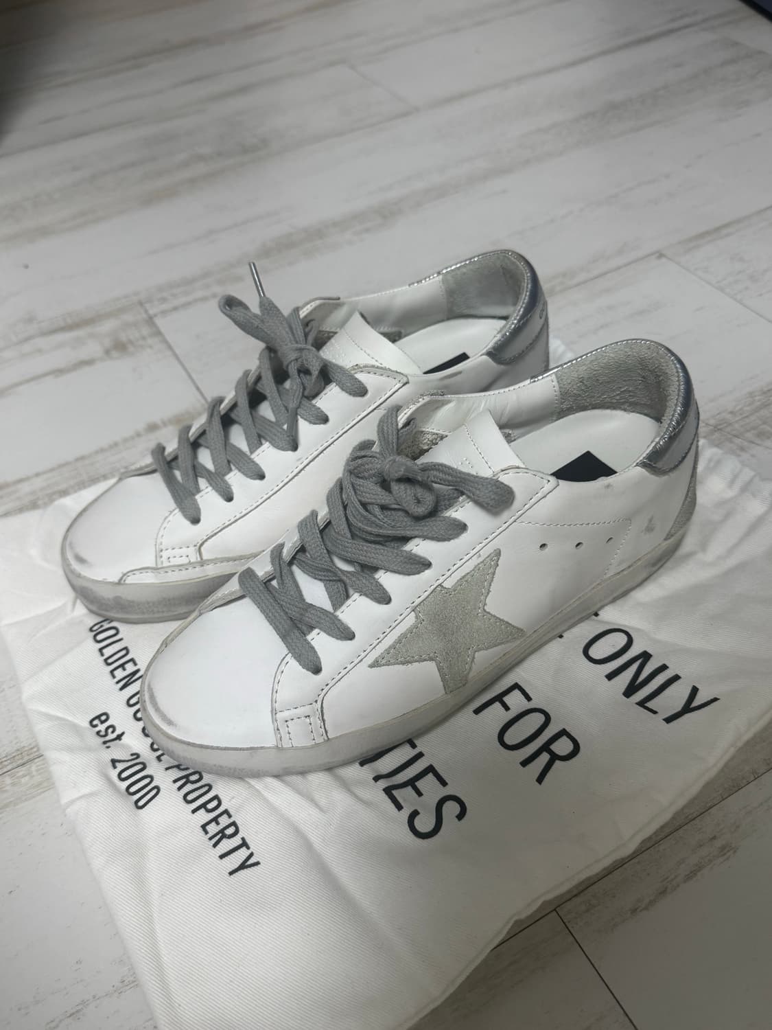 골든구스 실버탭w판매합니다.36사이즈(230~235) 상품이미지2