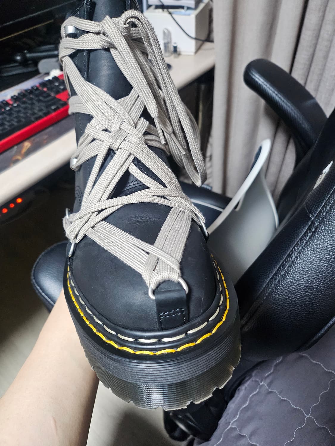 닥터마틴 릭오웬스 메가레이스 부츠입니다 상품이미지2