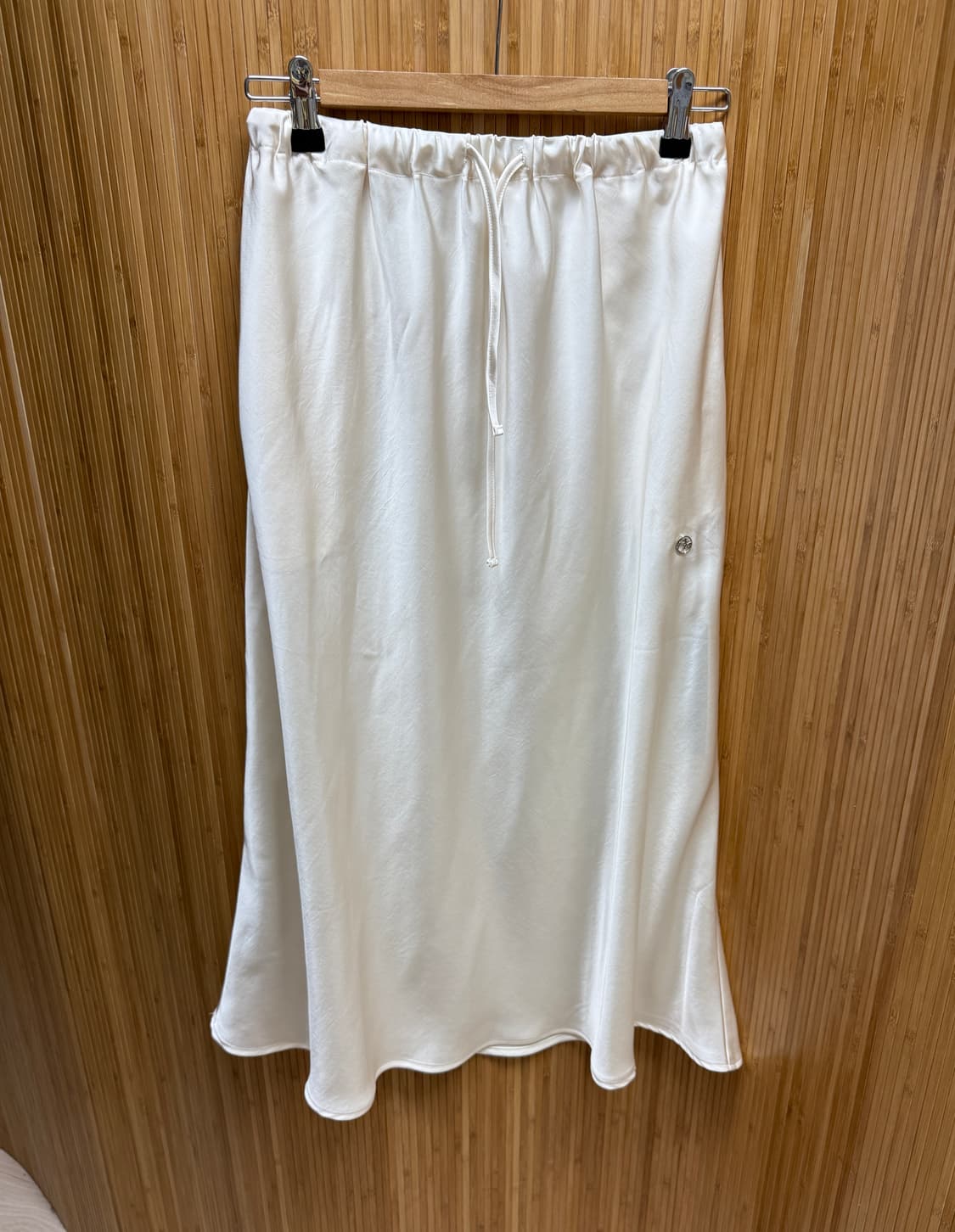 씨타 새틴 스커트 아이보리 상품이미지1