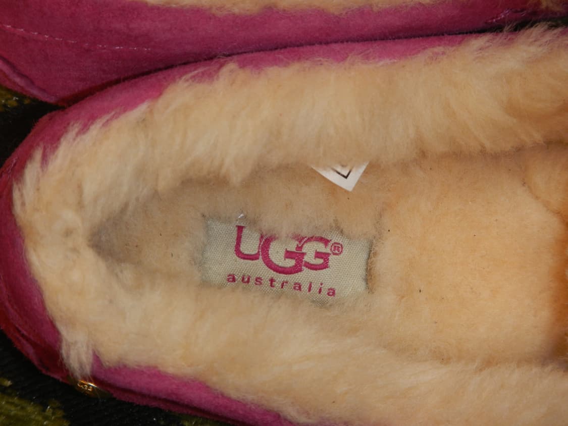핑크 스웨이드 퍼 트리밍이 특징인 어그(UGG) 상품이미지1