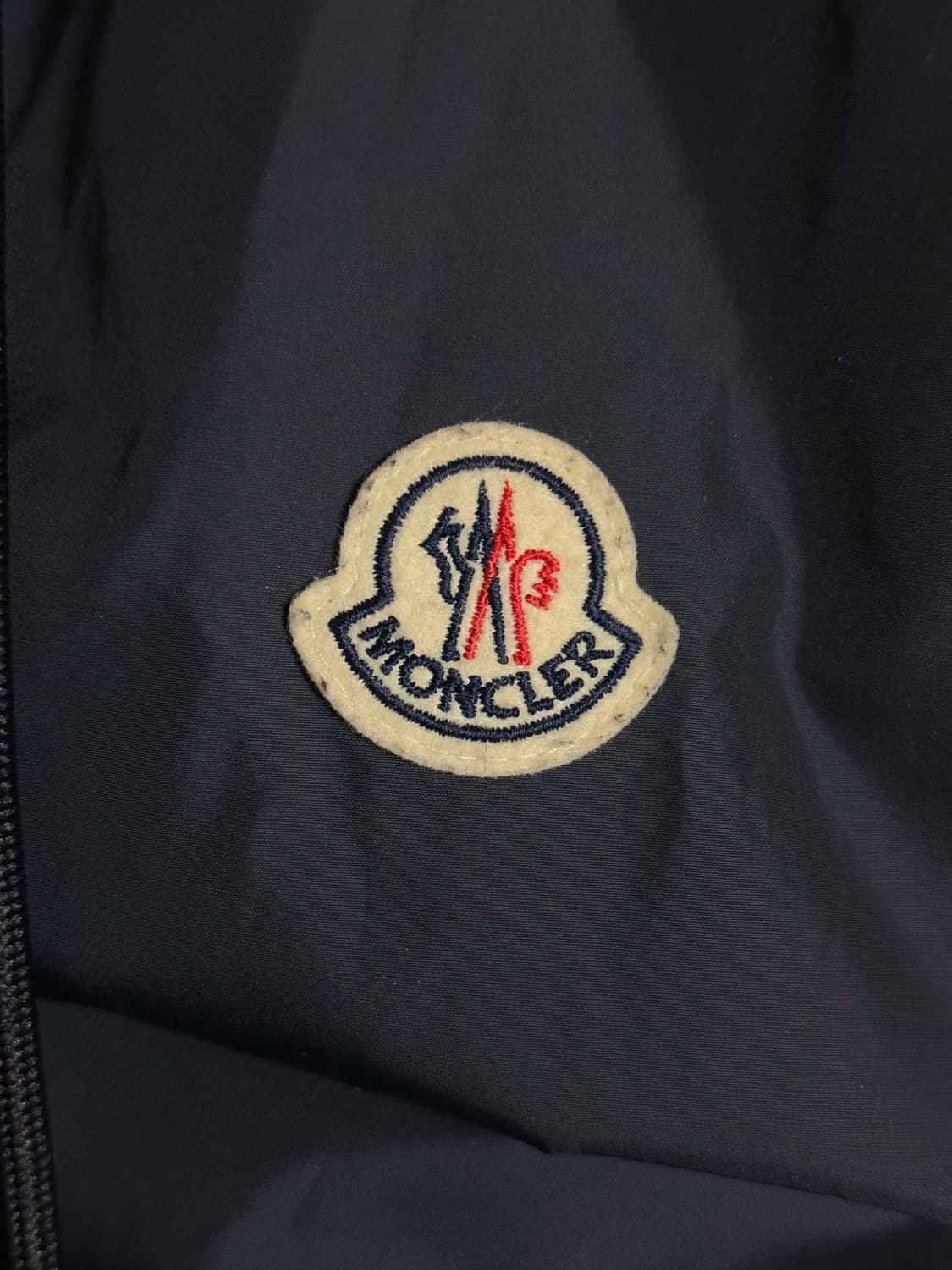 몽클레어 하타브 나일론 바람막이 네이비 4 상품이미지4