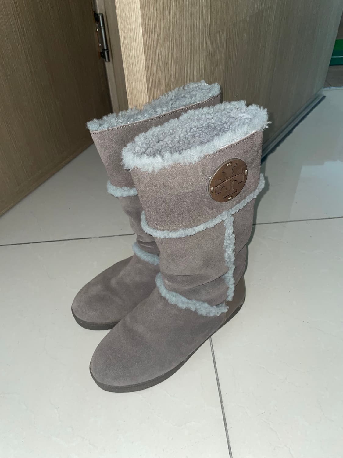 토리버치 한정판 시어링 부츠 상품이미지3