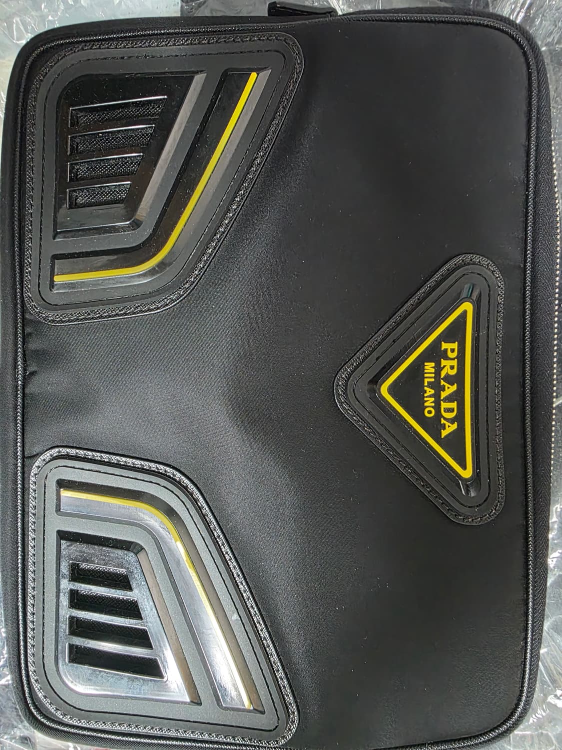 프라다 러버 삼각 로고 크로스백  상품이미지1