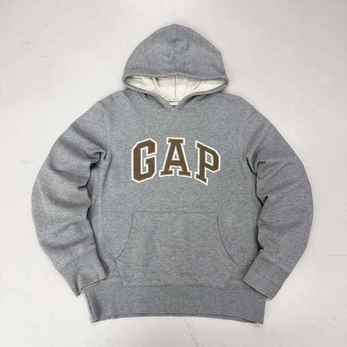 갭 Y2K 빅로고 후드티 그레이 상품이미지2
