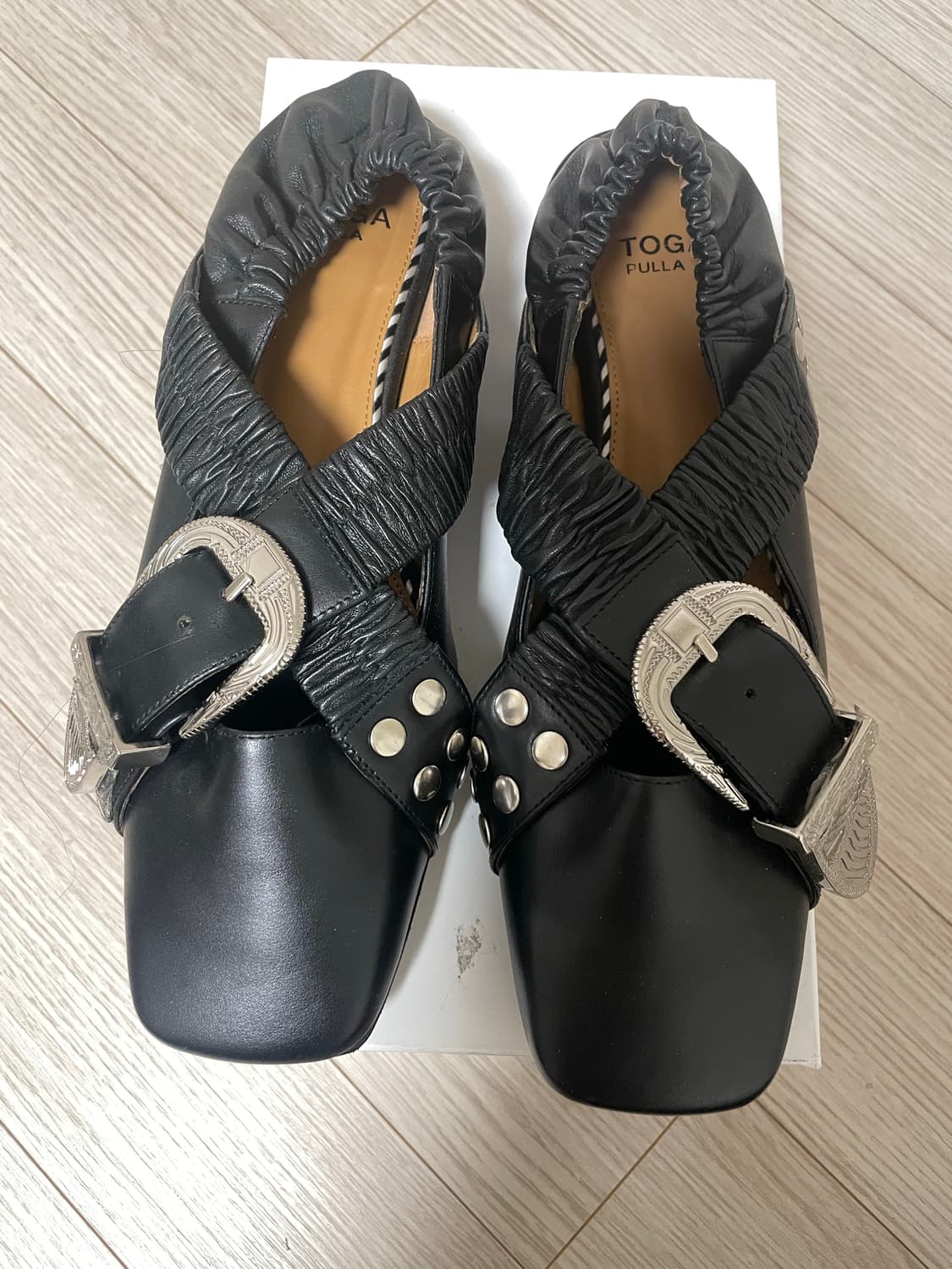 토가 풀라 버클 레더 발레리나 플랫 슈즈  상품이미지2