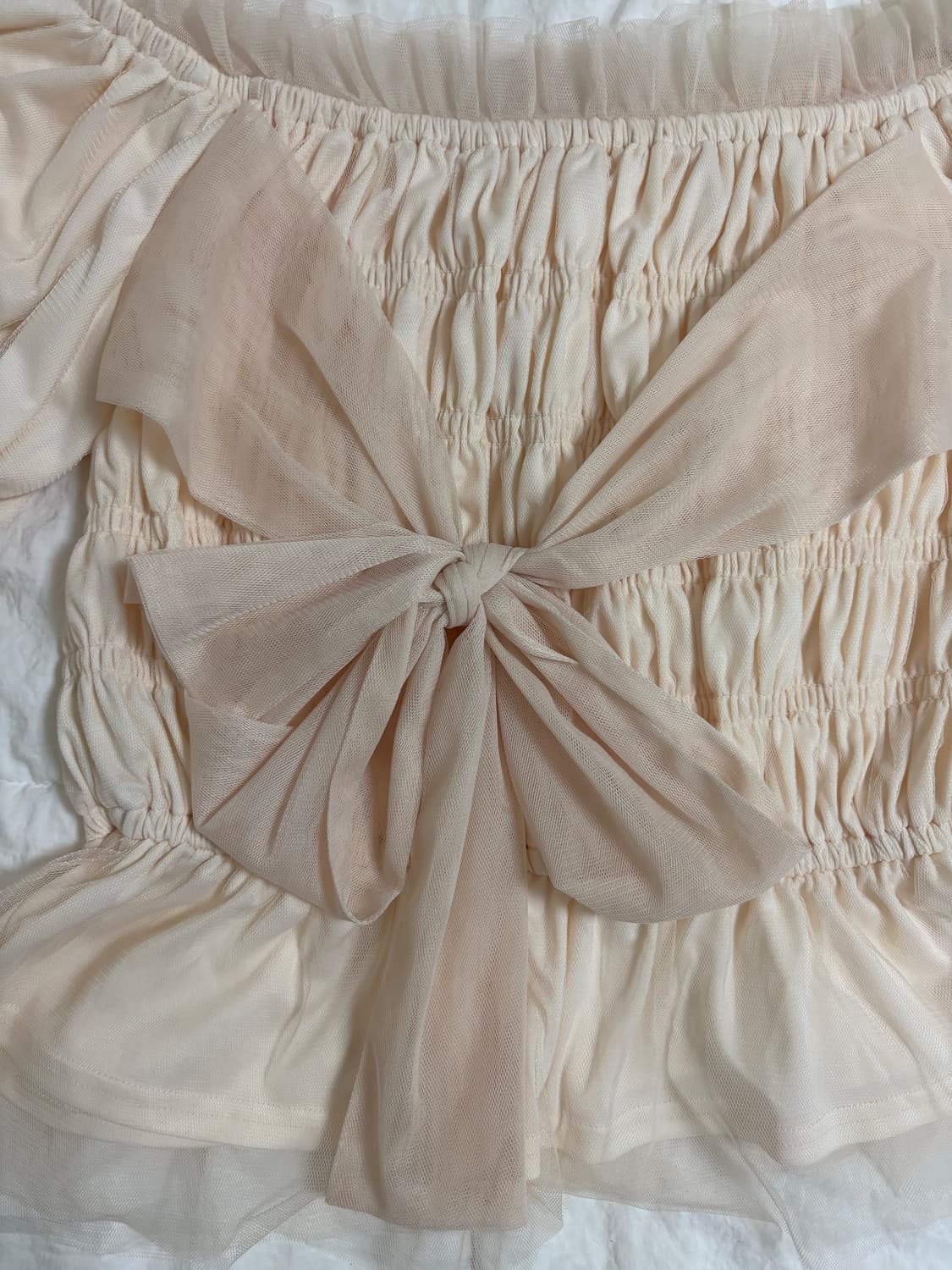 엑시즈팜므 오프숄더 셔링 프릴 리본 핑크 블라우스  상품이미지2