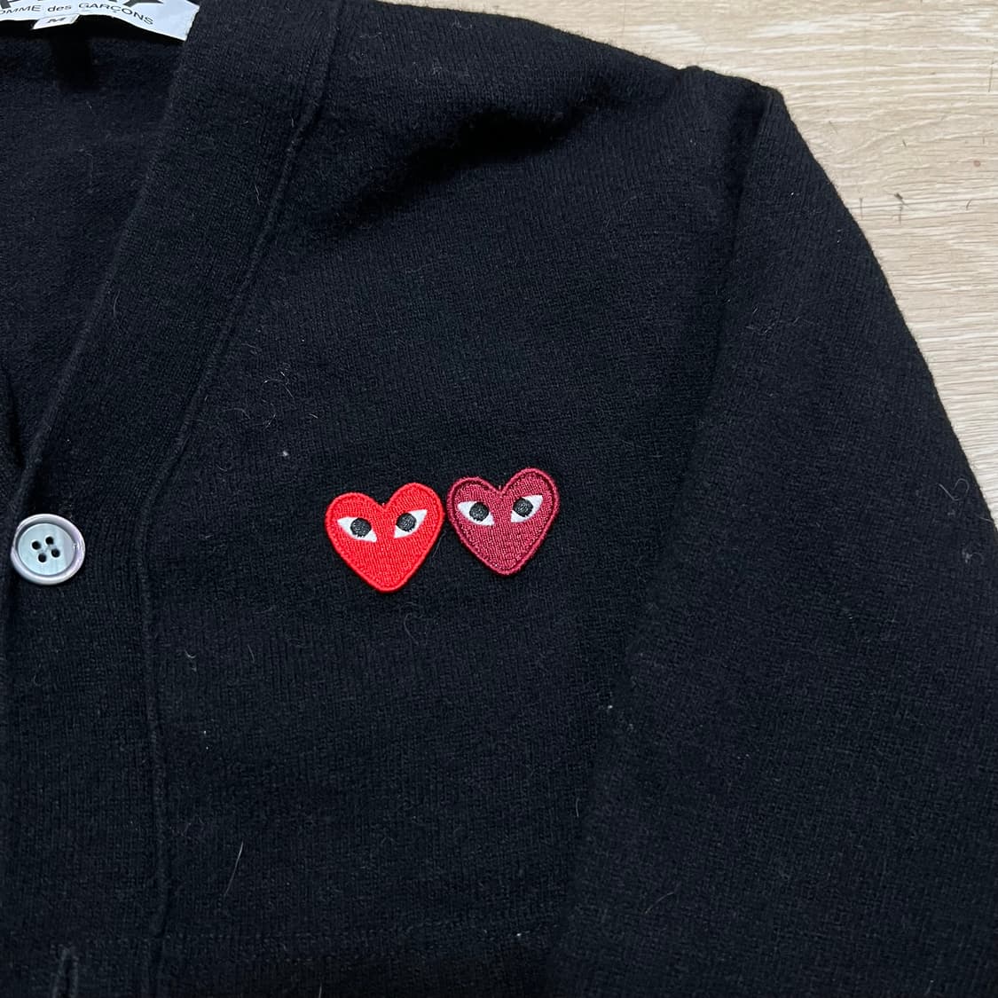 꼼데가르송 여성 더블 하트 로고 크롭 가디건 [블랙] M/95 상품이미지3