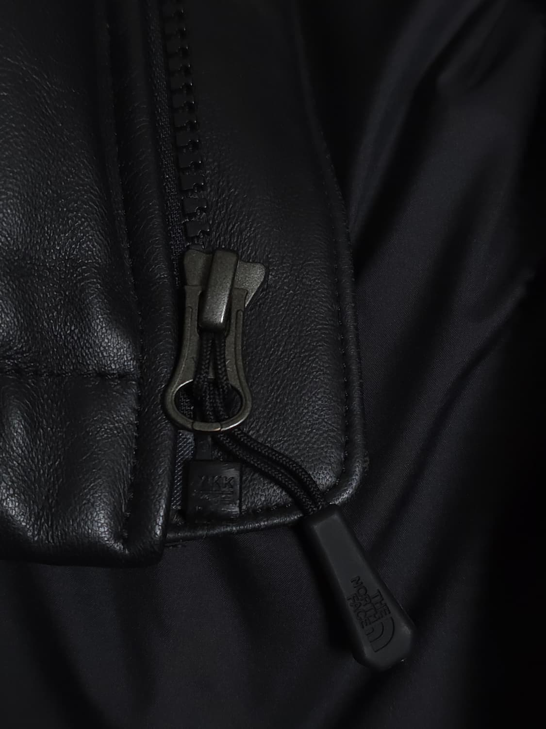 [M] 슈프림 노스페이스 레더 눕시 패딩 블랙 상품이미지4