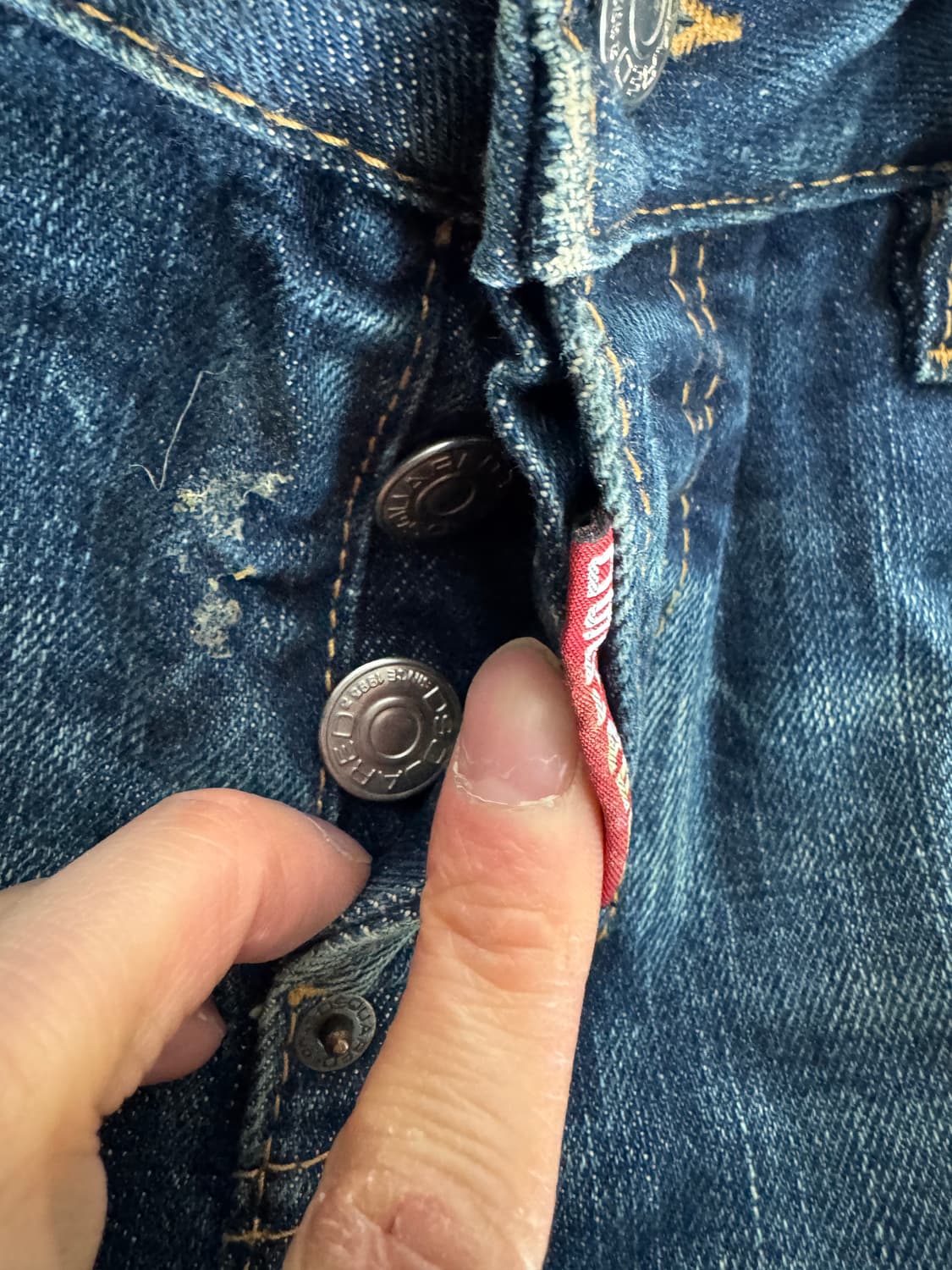 정품!! 디스퀘어드2 빈티지 스크래치 워싱 버튼 데님팬츠 33인치 상품이미지3