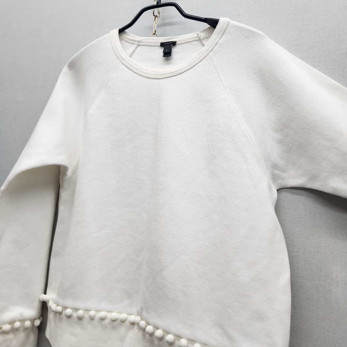 제이크루 폼폼 디테일 맨투맨 S(S) 상품이미지2