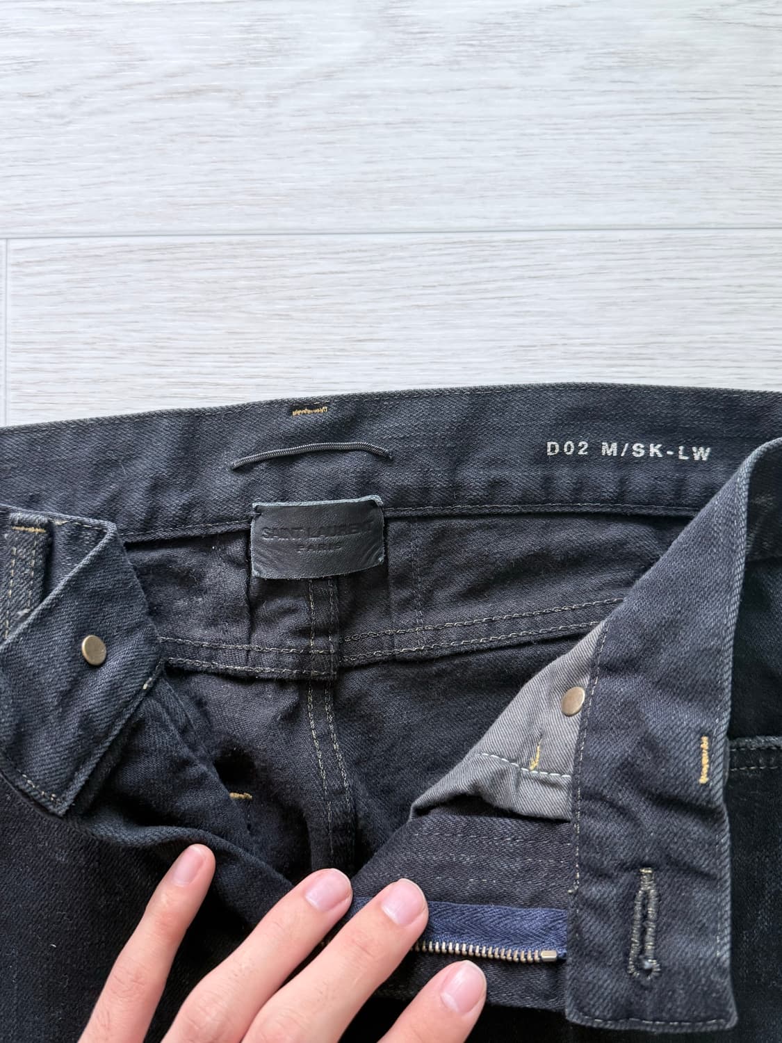 Saint Laurent oil Washed Distresed Jeans 상품이미지4