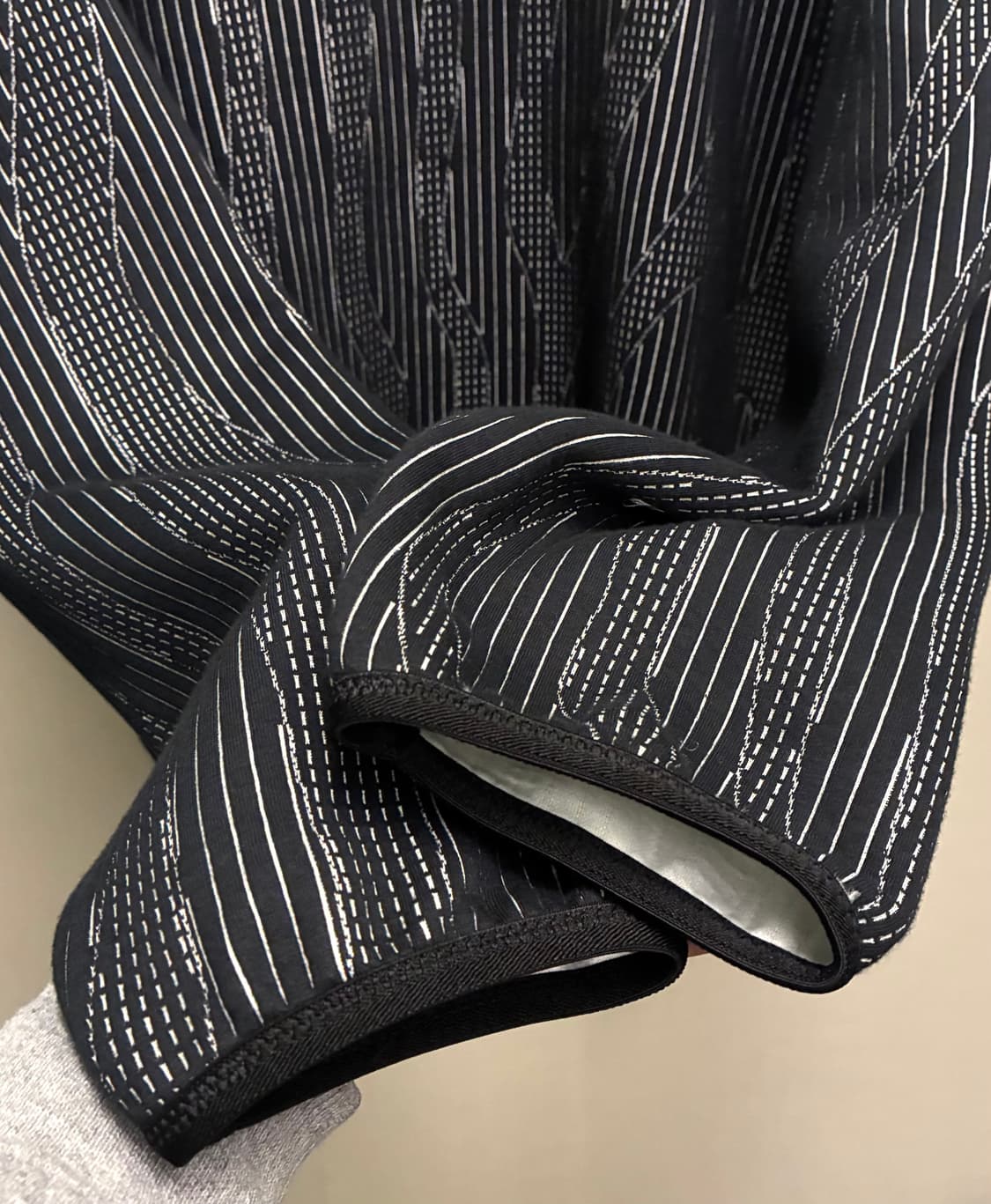 (M/100)나이키 x 오프화이트 엔지니어드 스웻 후드티셔츠 블랙 상품이미지6