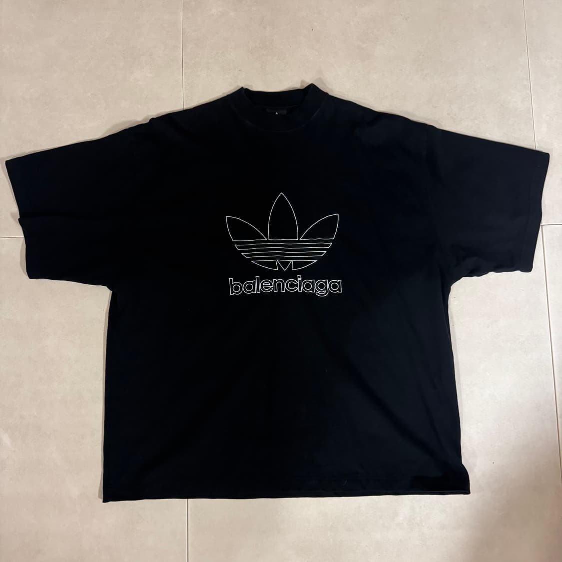 발렌시아가 x 아디다스 티셔츠 상품이미지1