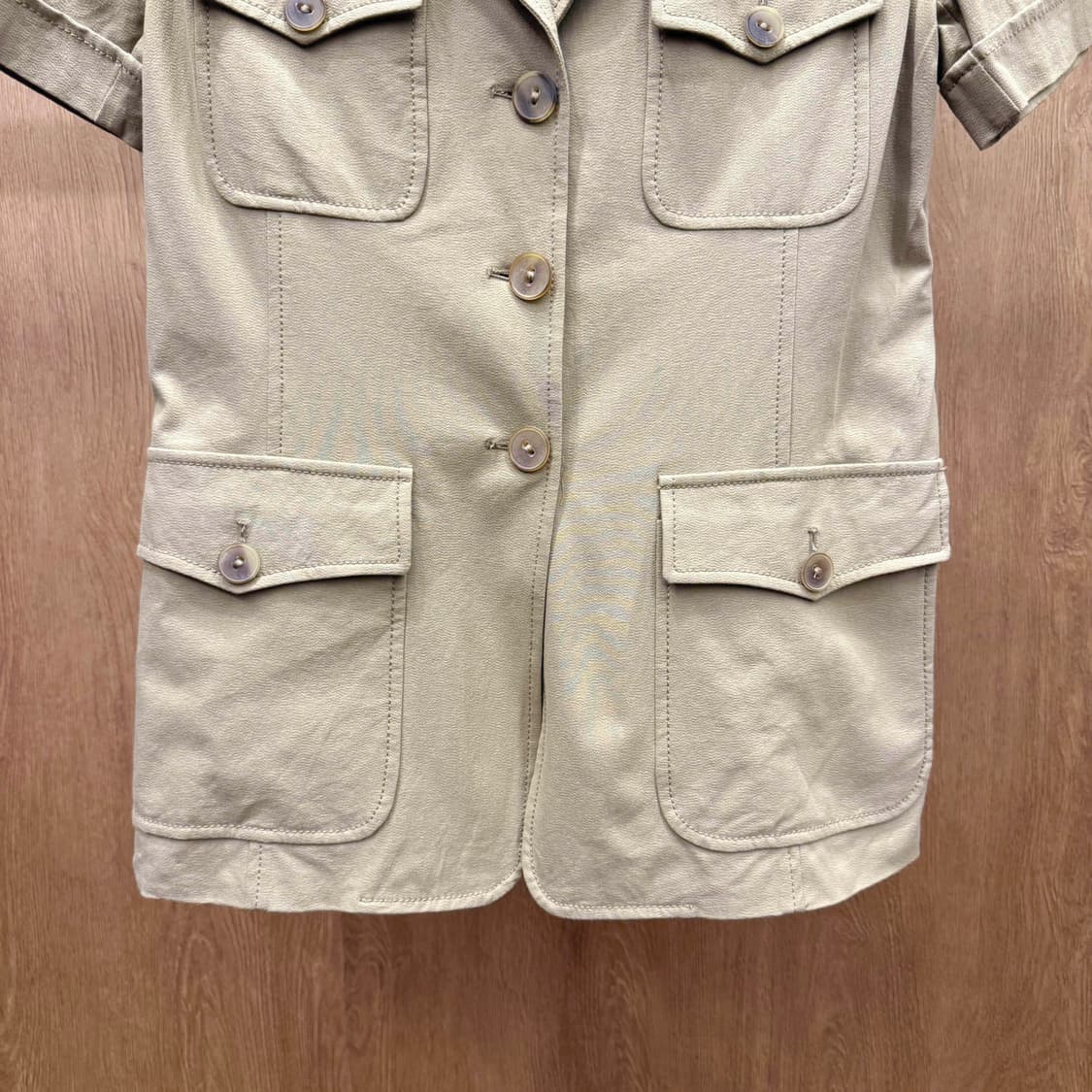 막스마라 반팔 자켓 3버튼 클로징 포켓 디테일 클래식 베이지 상품이미지5