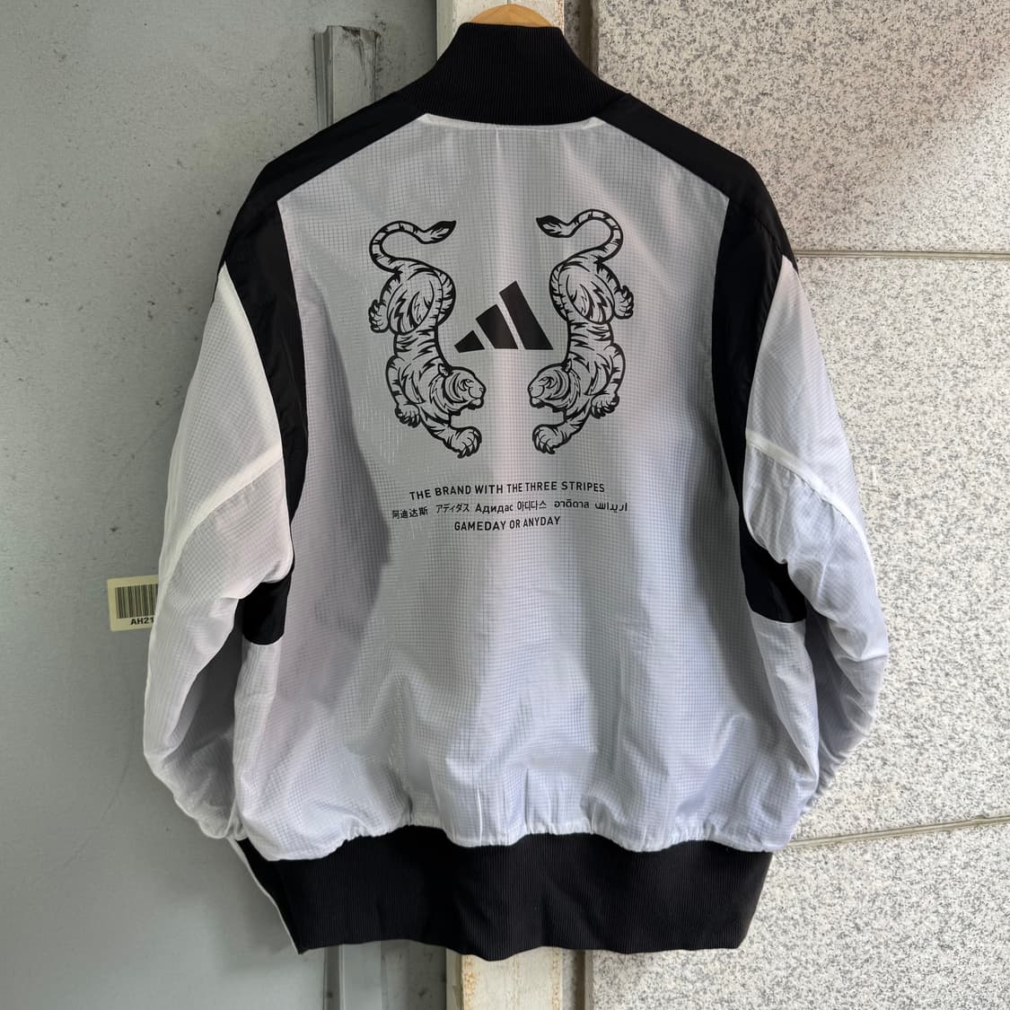 아디다스 로고 리버시블 봄버 자켓 상품이미지3