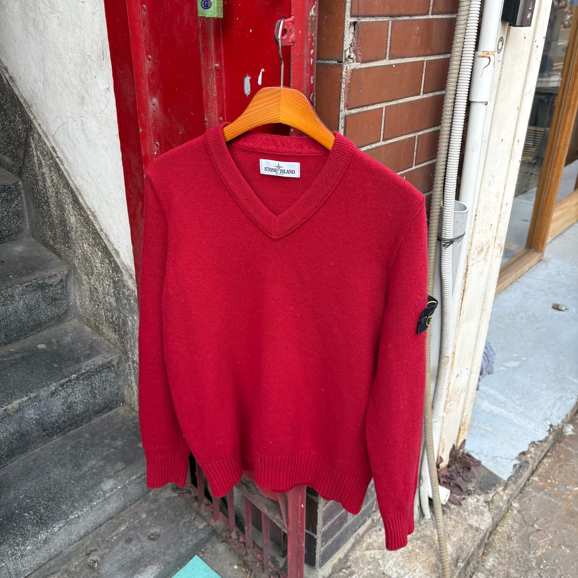 스톤아일랜드 브이넥 레드 스웨터 상품이미지1