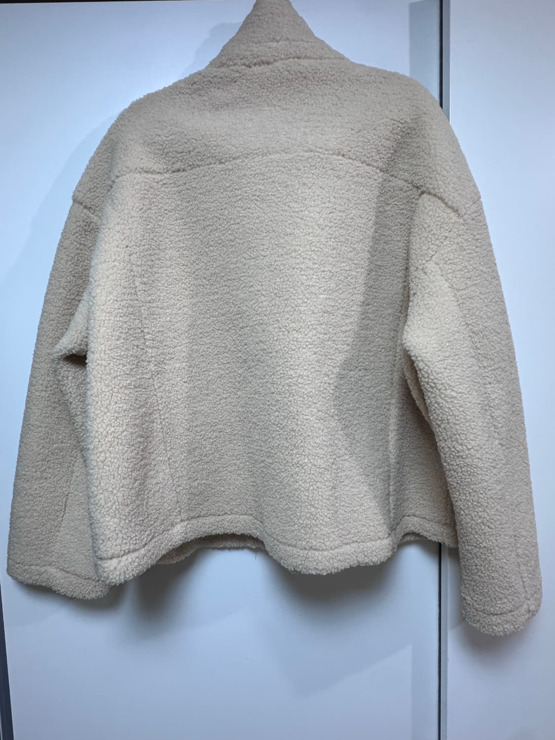 육육걸즈 베이지 양털 숏 자켓 사선 하이넥 무스탕 상품이미지4