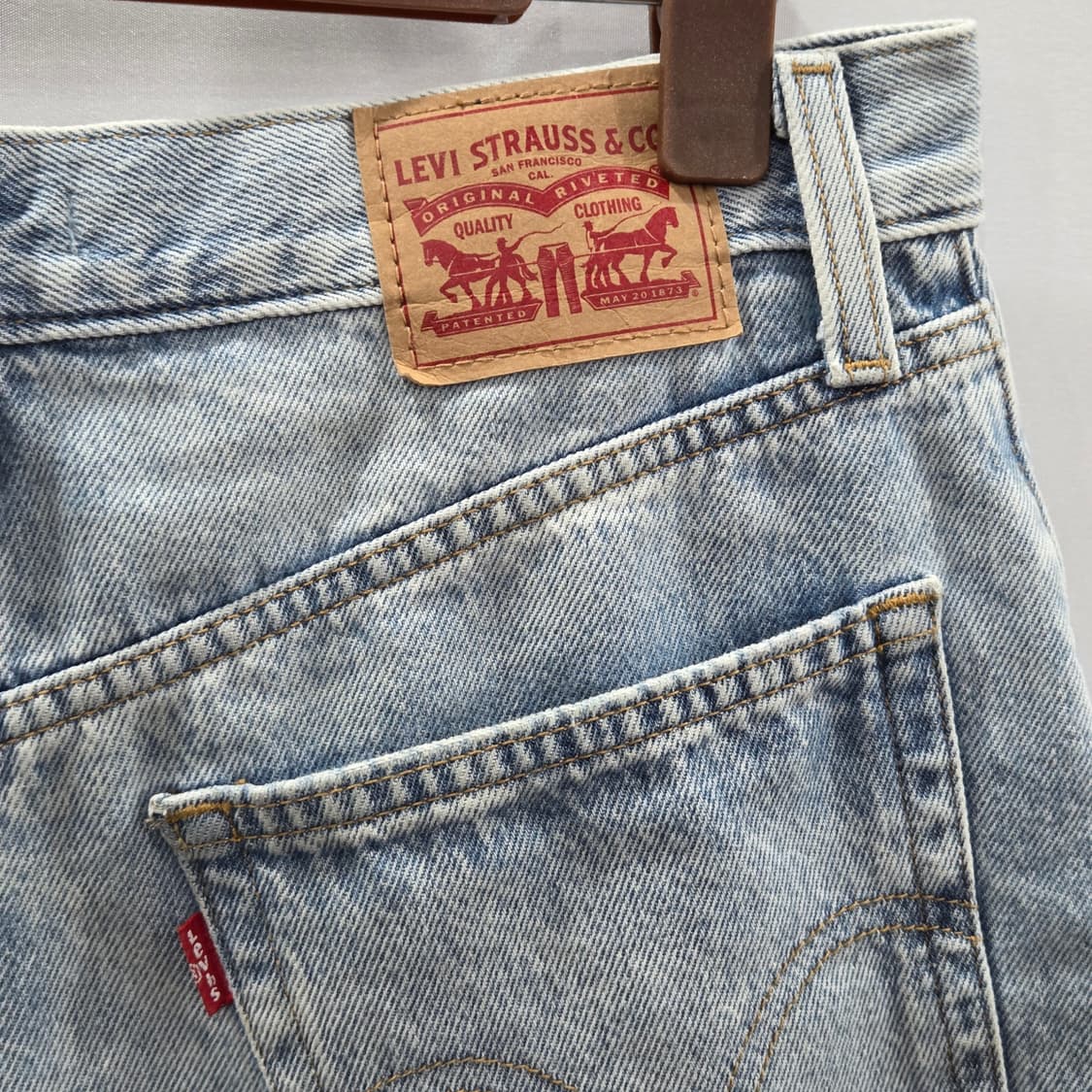 리바이스 우먼 하이웨스트 핫팬츠 29  상품이미지3