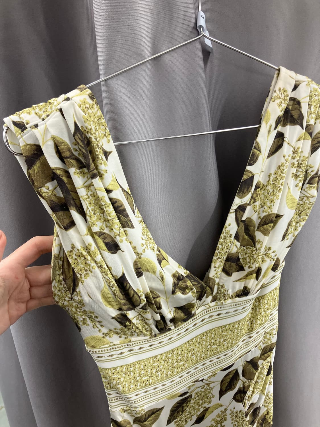 저스트까발리 보태니컬 패턴 브이넥 드레스  상품이미지1