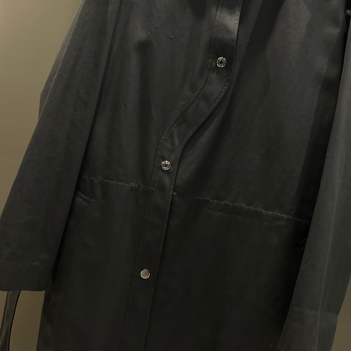 에르메스 사선 버튼 벨티드 코트 상품이미지4