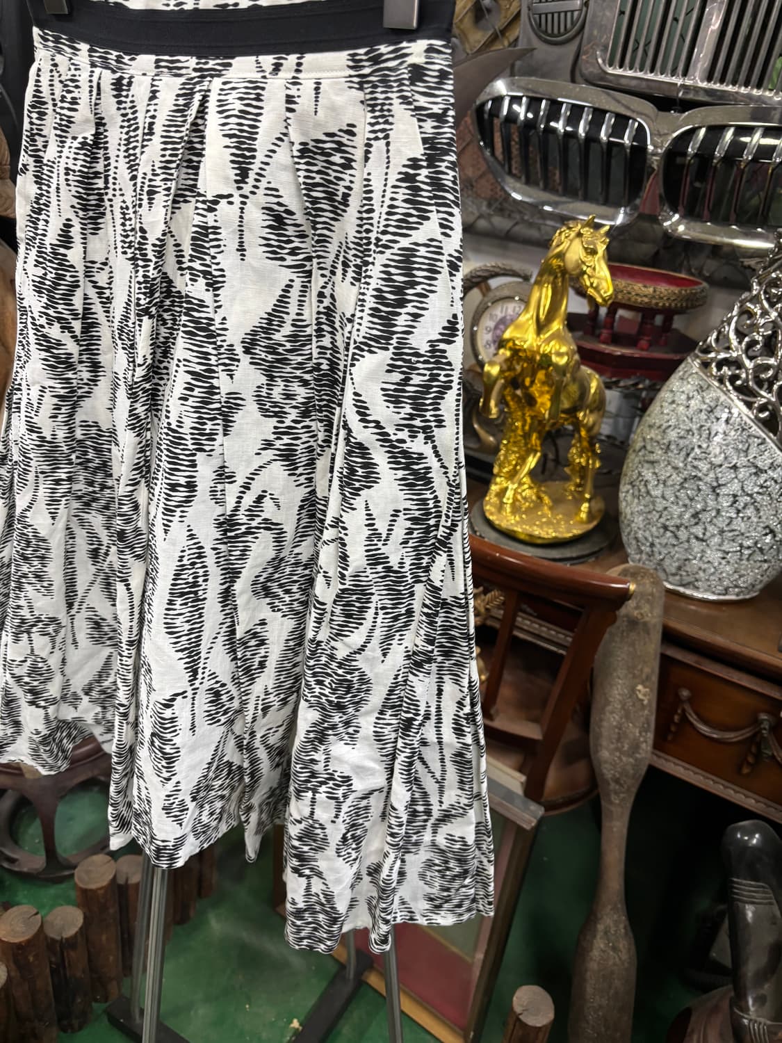 how and what 블랙 앤 화이트 나염 플리츠 스커트 상품이미지3