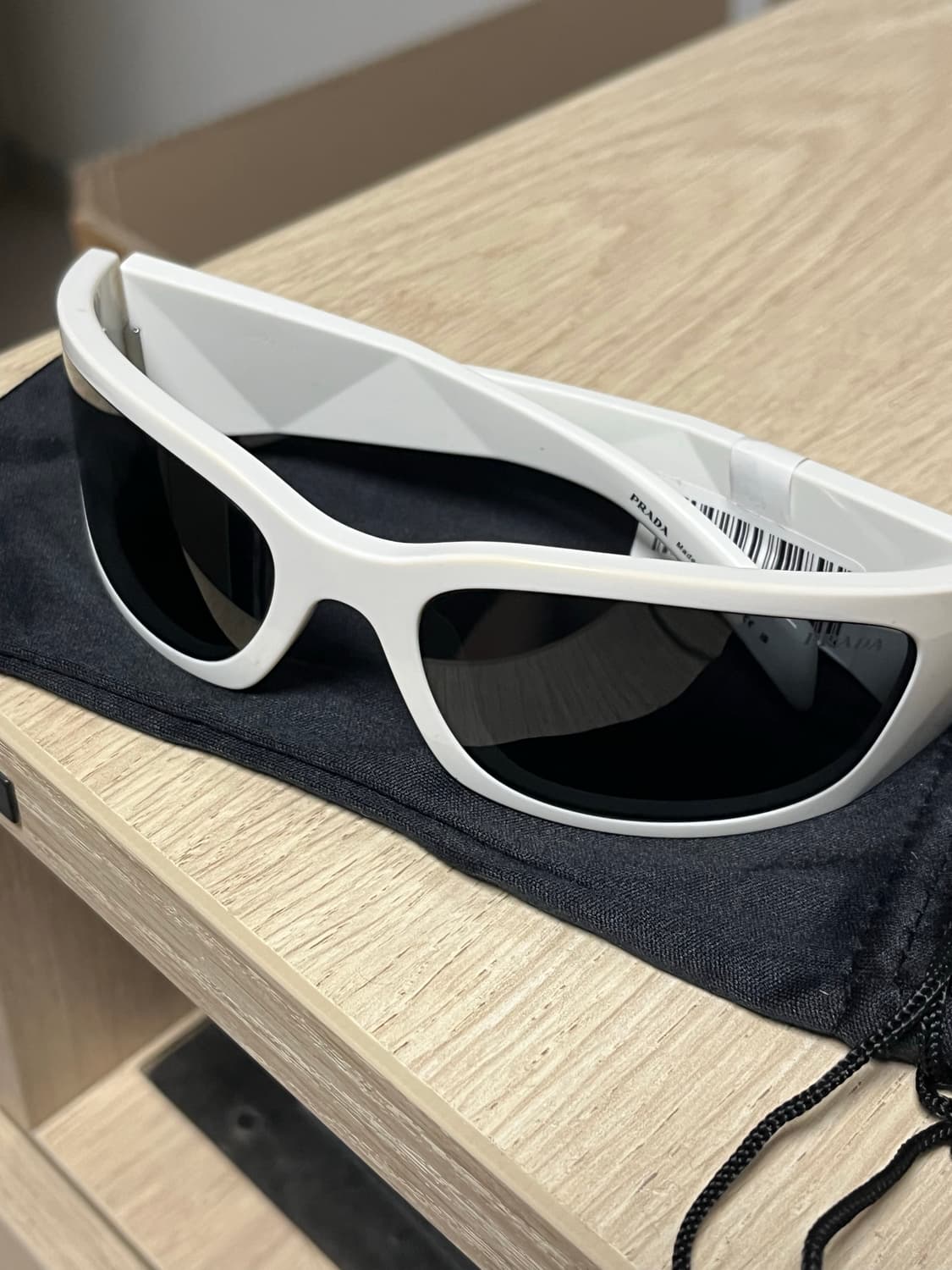 칸예 프라다 심볼 선글라스 PR A14S 상품이미지1