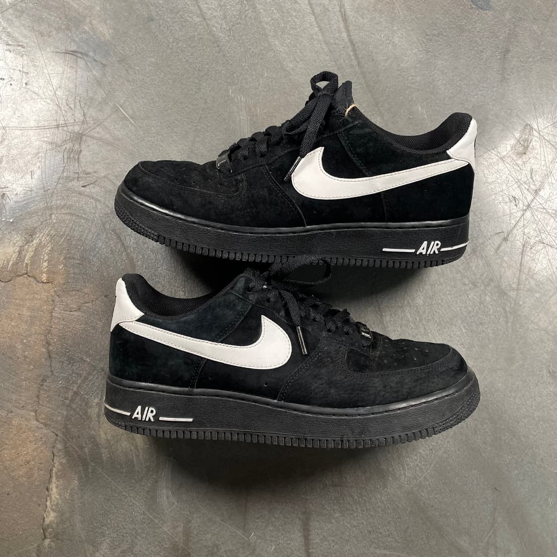 나이키 에어포스 블랙 스웨이드 상품이미지2