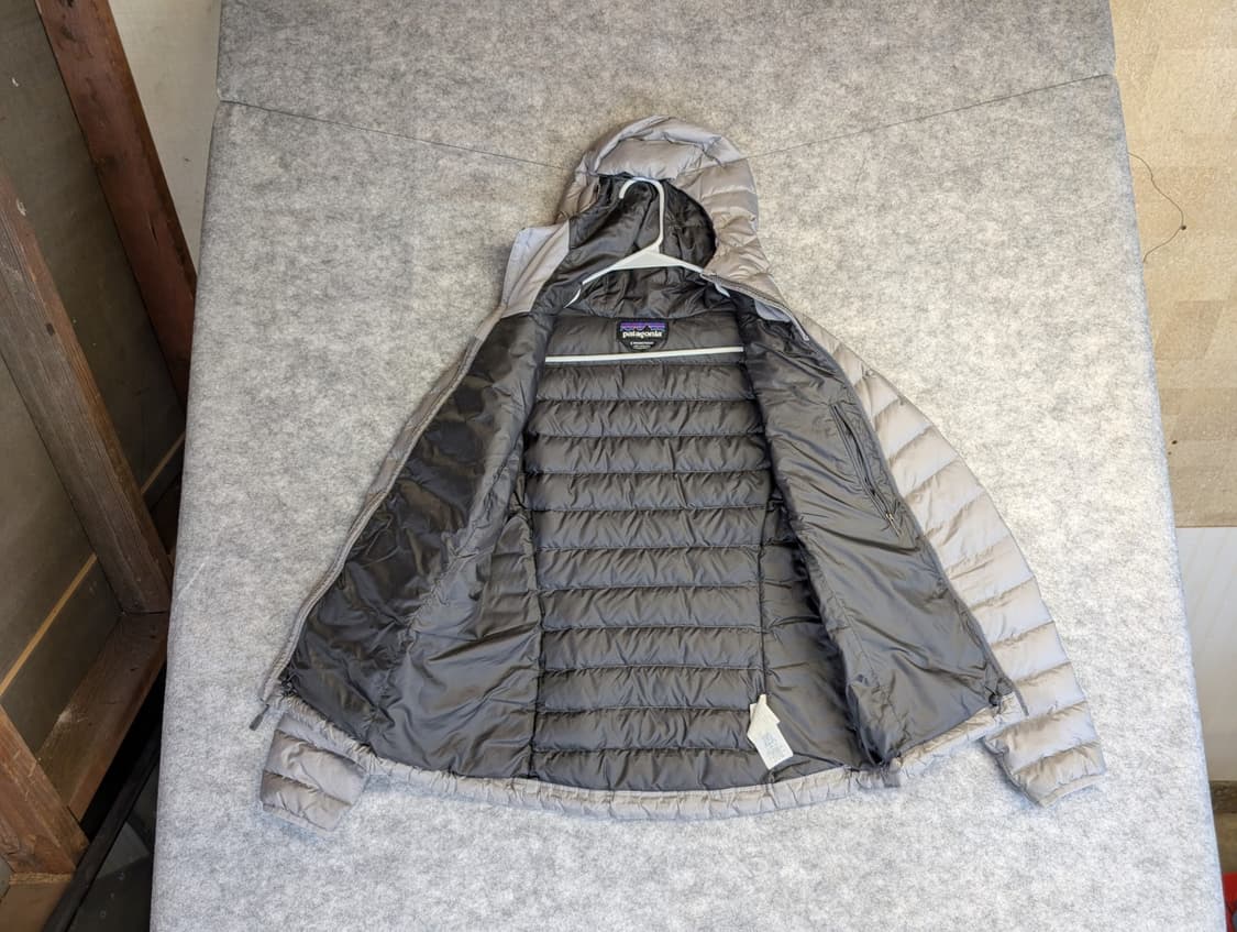 파타고니아 후디 경량패딩 그레이 상품이미지3